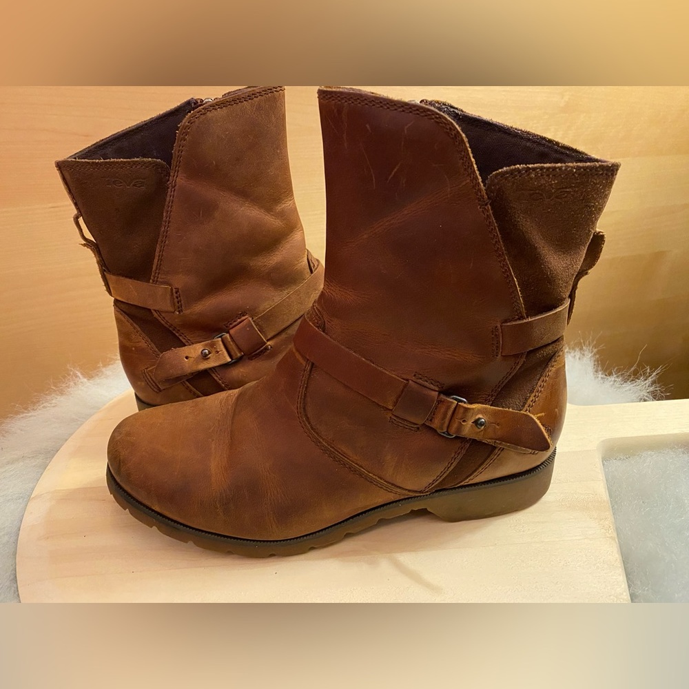 Reba Waterproof Ankle Boots size 6.5